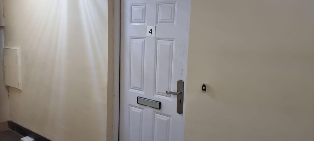 Property photo 3 of 7 Advertising Pictures Fl 4 St Clements 24.2.22_11.J