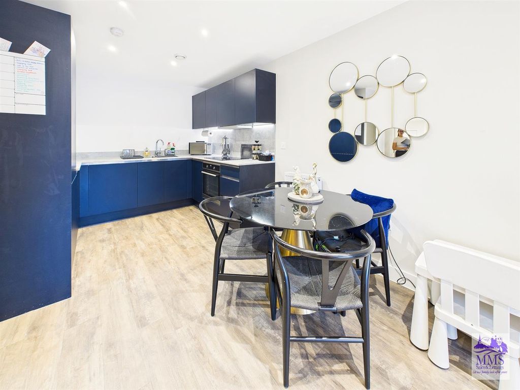 Property photo 3 of 16 Cam04098G0-Pr0138-Still020.Jpg