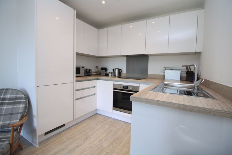 Property photo 3 of 10 Kitchen