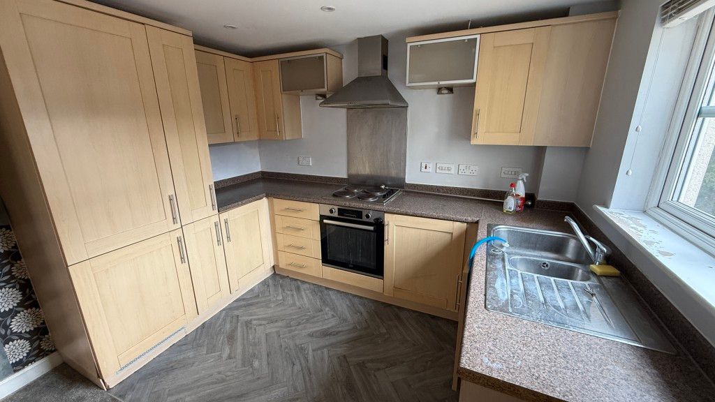 Property photo 3 of 8 Internal Image Of Kitchen Close Up