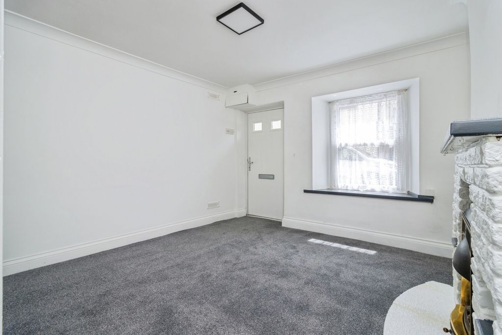 Property photo 2 of 16 Pbox-Img.Jpg