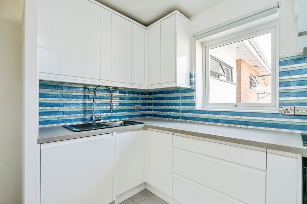 Property photo 3 of 9 Pbox-Img.Jpg