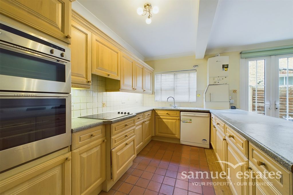 Property photo 3 of 12 Kitchen