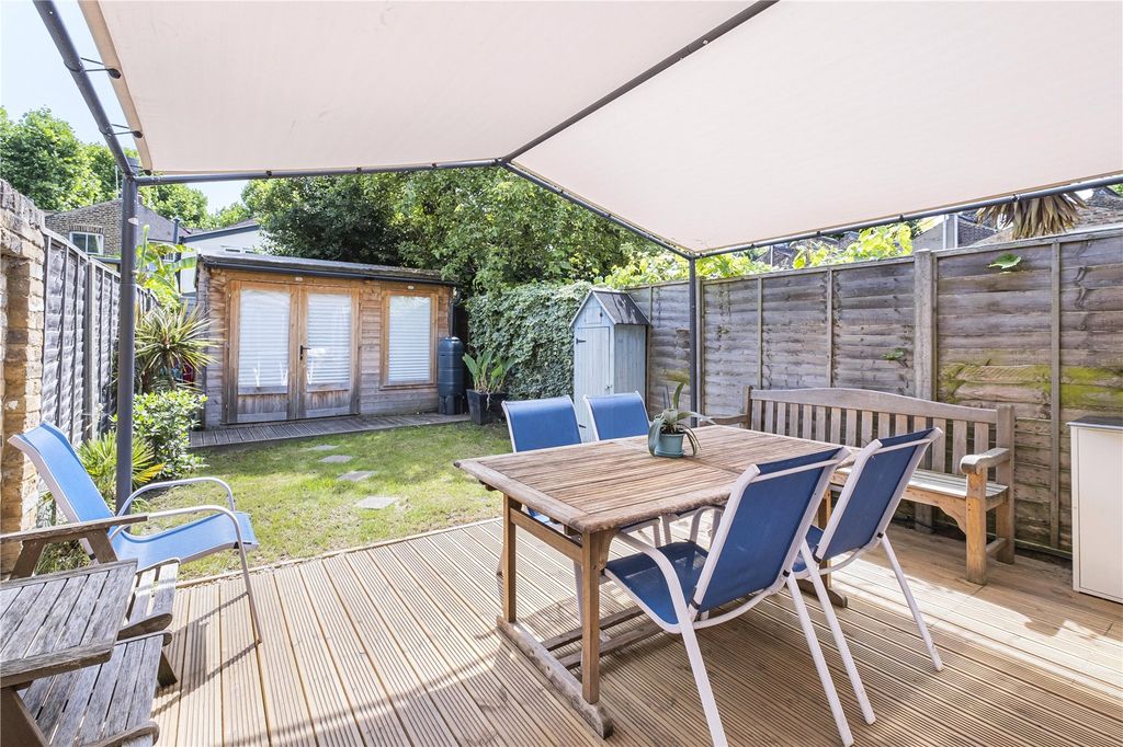 Property photo 3 of 18 Garden