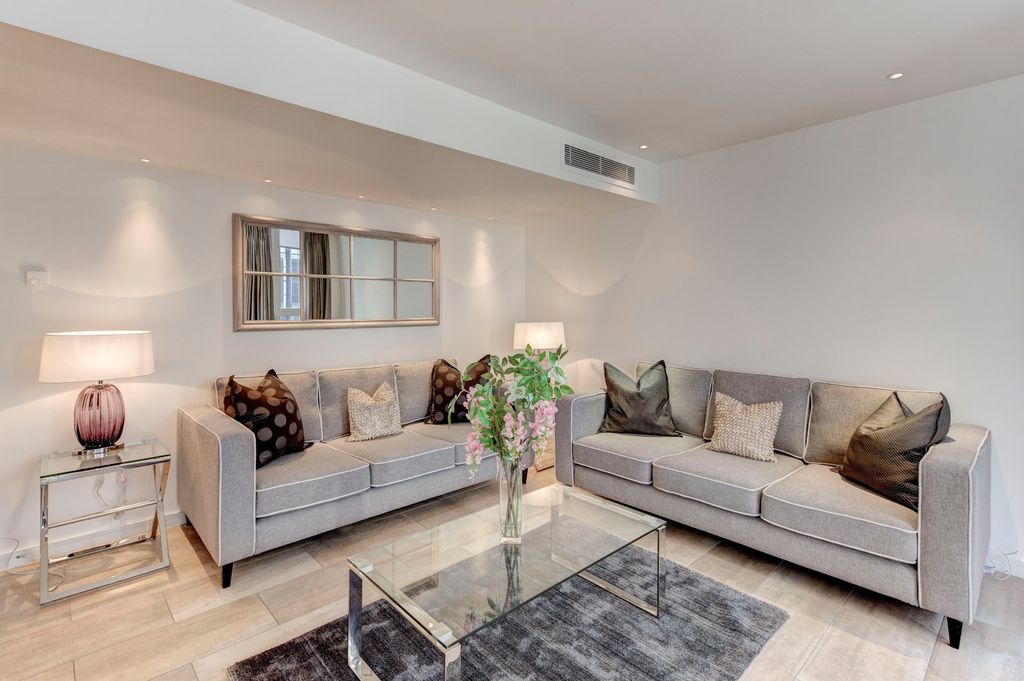 Property photo 2 of 11 Picture No. 35