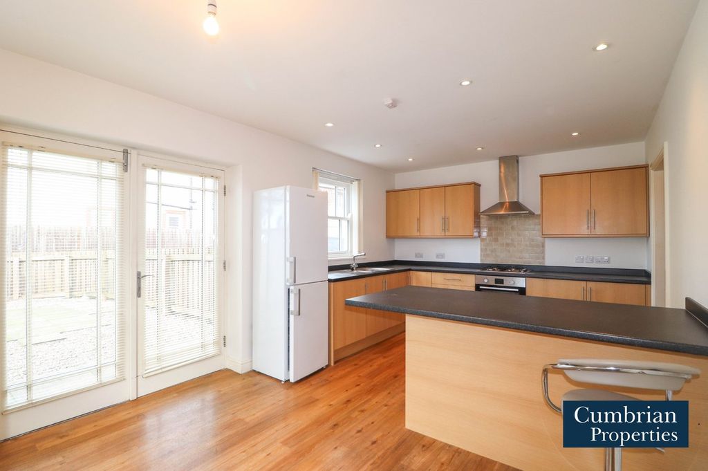 Property photo 2 of 18 Dining Kitchen