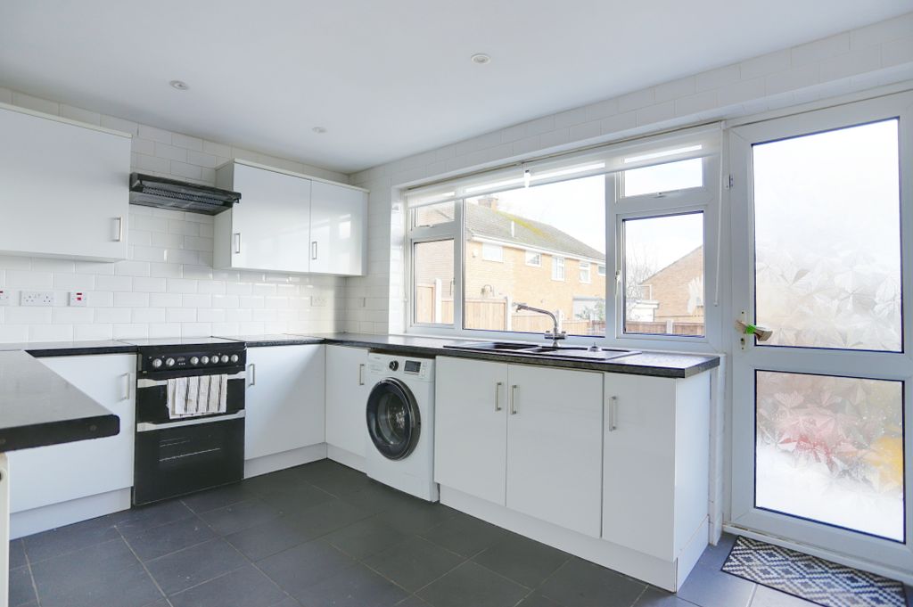 Property photo 2 of 9 3