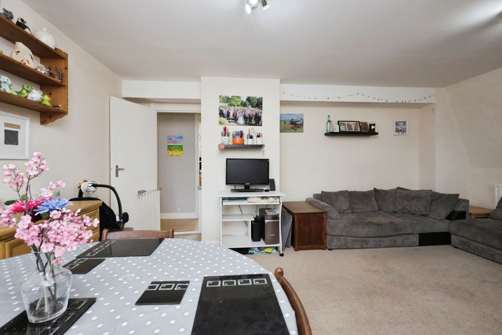 Additional image 6 of 2 bed flat for saleLennox Court, Mutton Hall Hill, Heathfield, East Sussex TN21