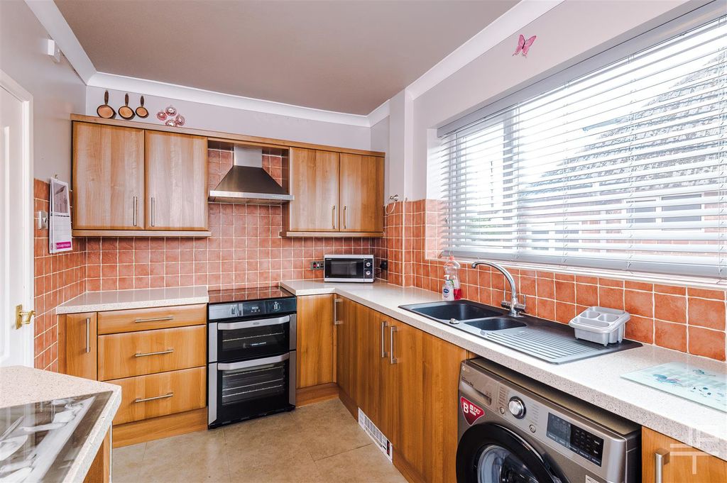 Property photo 3 of 37 Lulworthdrive-44.Jpg