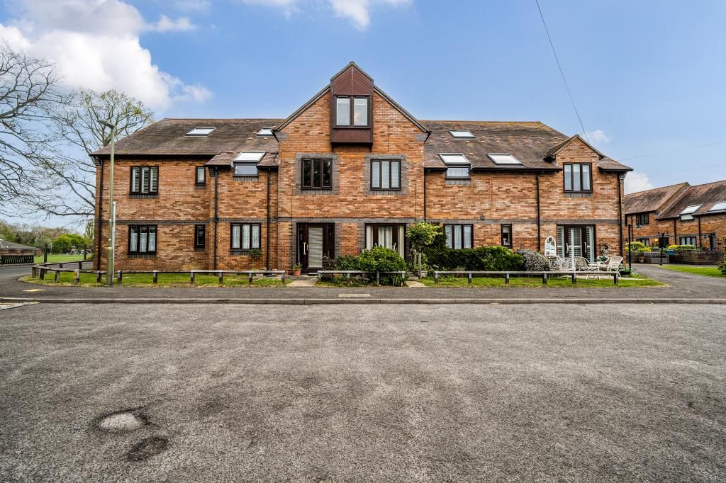 Property photo 1 of 20 Outside