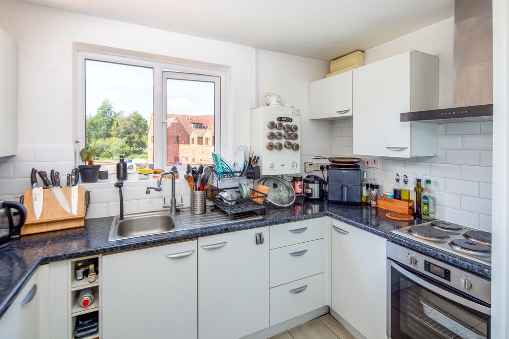 2 bed flat for saleCauseway, Bicester OX26 photo 4
