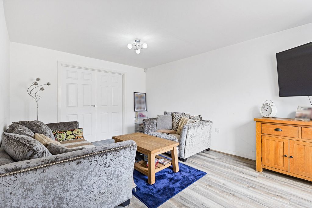 Property photo 3 of 24