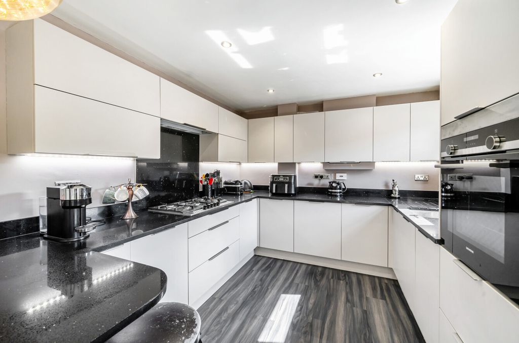 Property photo 2 of 16 1511536-6-6A8d873...