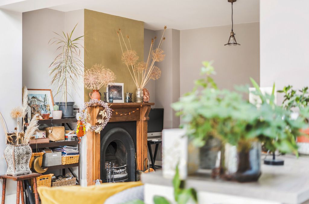 Property photo 3 of 18 Sitting / Open Plan