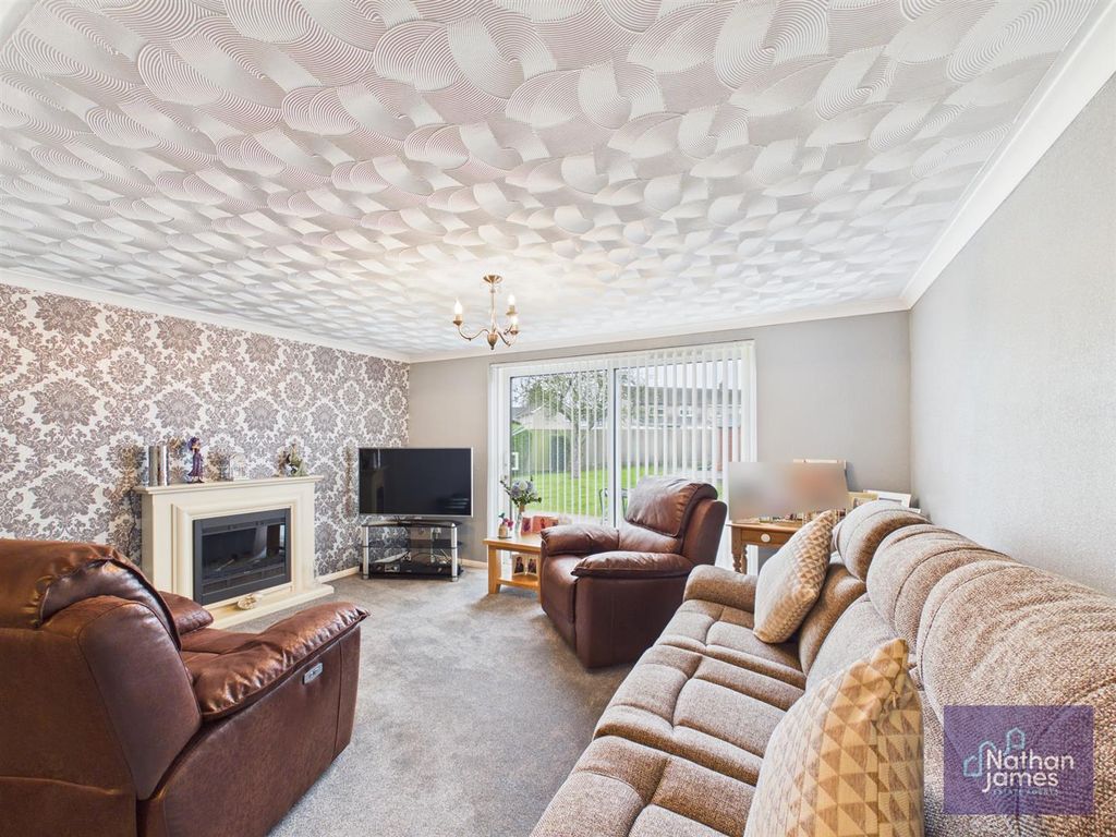 Property photo 3 of 26 Lounge