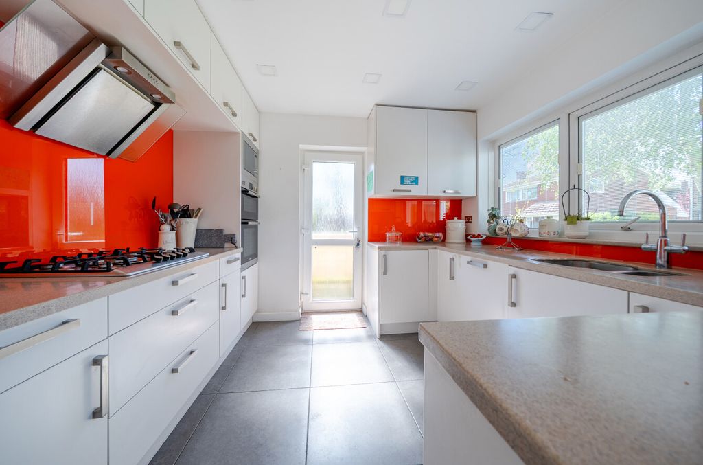 Property photo 2 of 11 1446288-2-69Df99c...