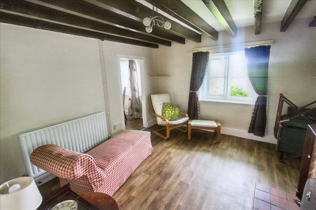 Property photo 3 of 15 Lounge