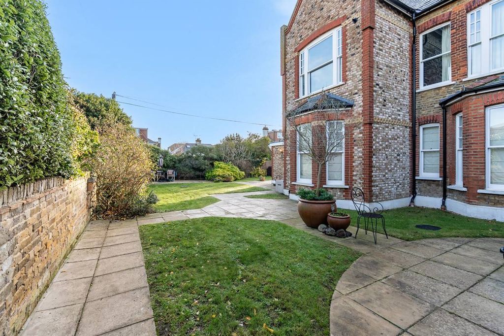 Property photo 3 of 20