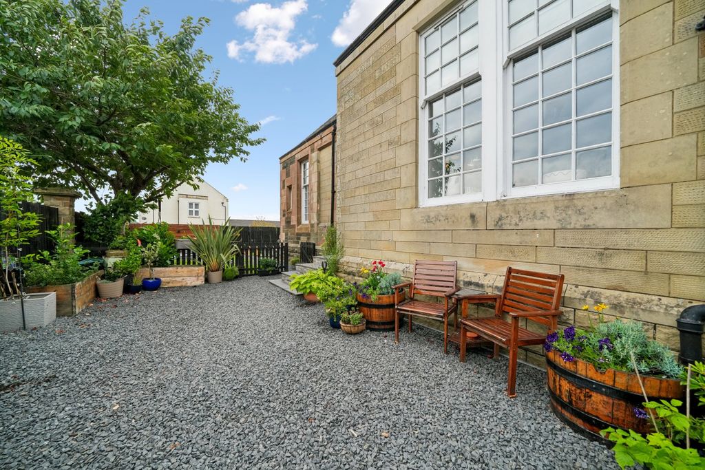 Property photo 2 of 27 Picture No. 02