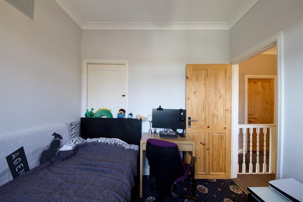 Additional image 12 of 4 bed property for saleWood Lane, Dagenham RM8