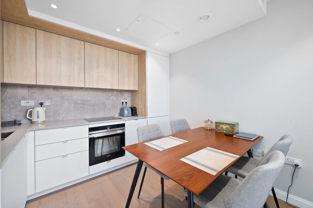 Property photo 2 of 27