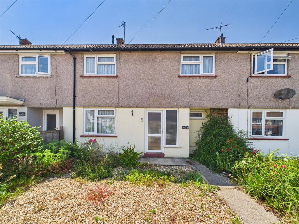 Property photo 1 of 16 1 - Three-Bedroom House In Winterboune.Jpg