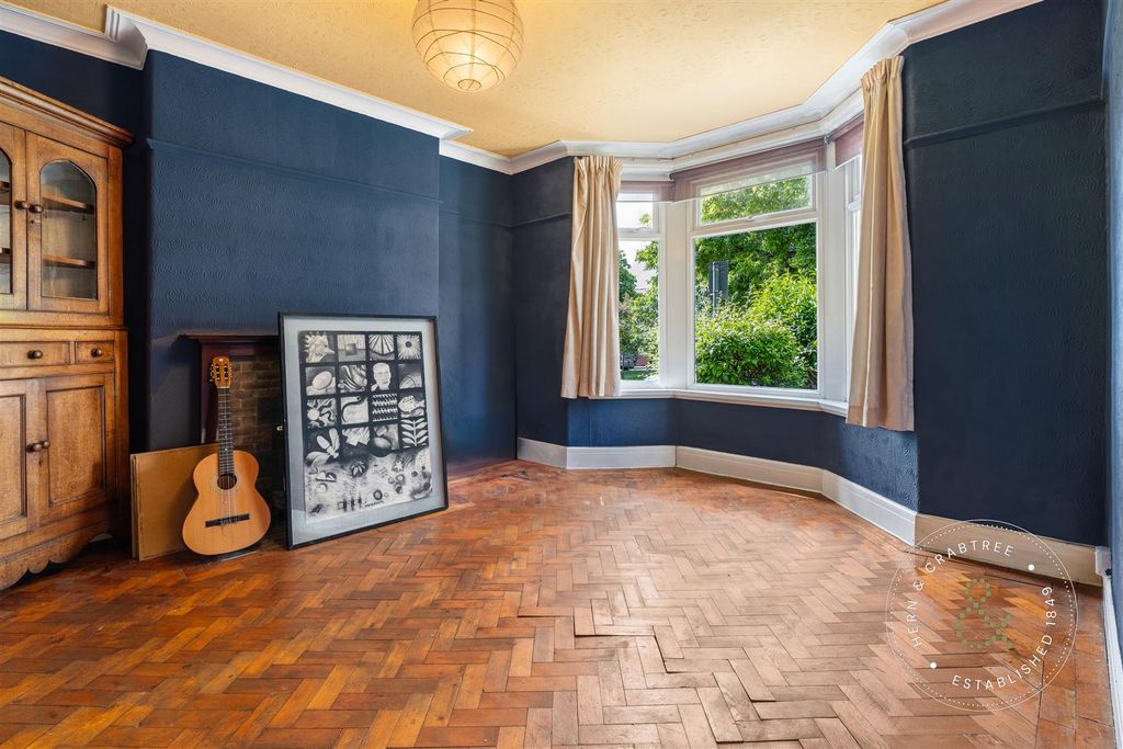 Property photo 2 of 32 Gelligaer Gardens, Hern Crabtree (1).Jpg