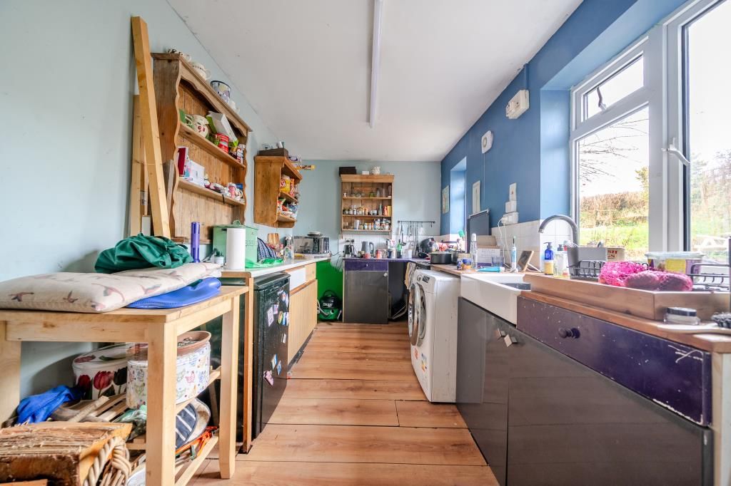 Property photo 3 of 20 Kitchen