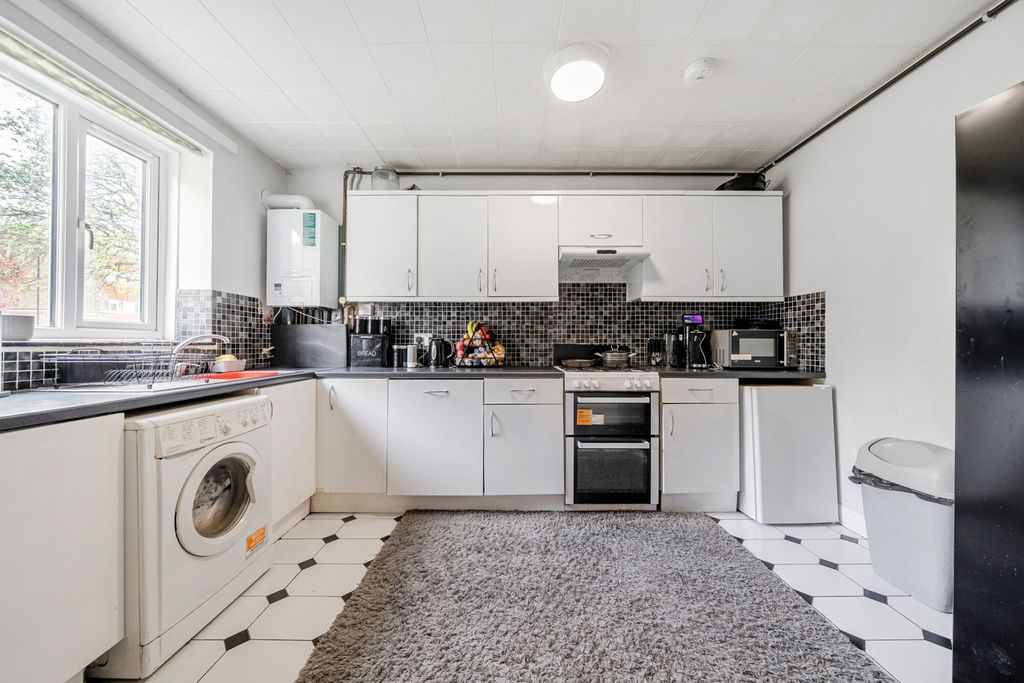 Property photo 3 of 17 Kitchen