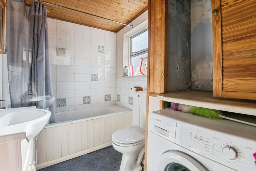 Property photo 3 of 17 Photo