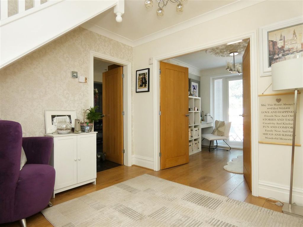 Property photo 3 of 29 Hall