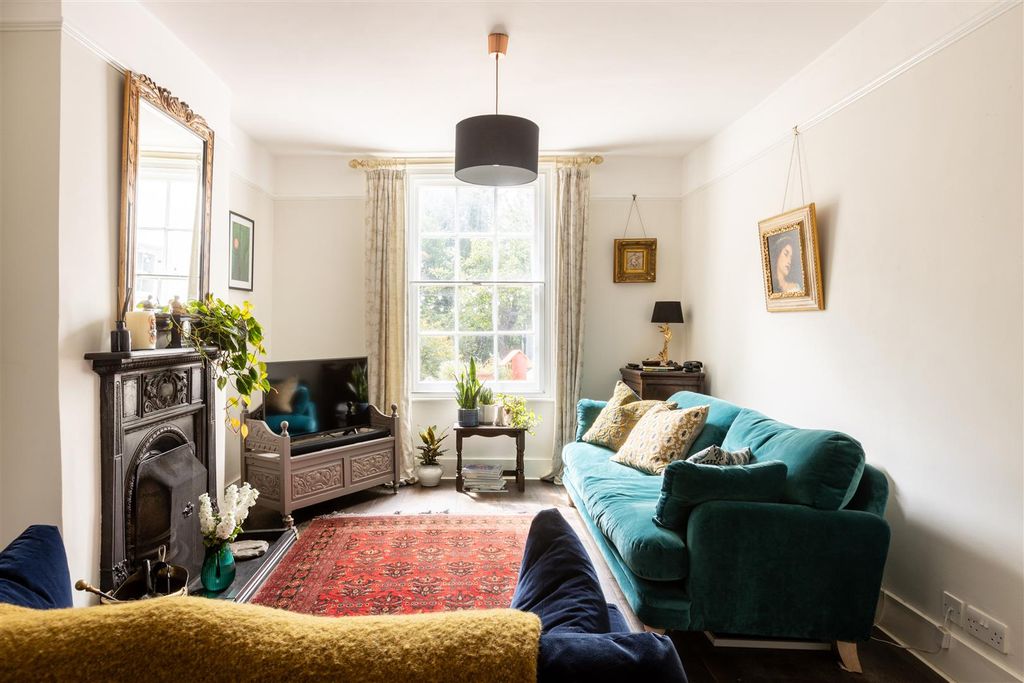 Property photo 2 of 26
