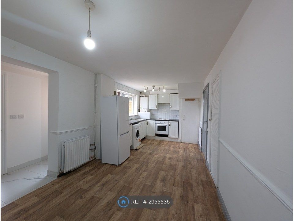 Property photo 3 of 12 Large Kitchen Diner