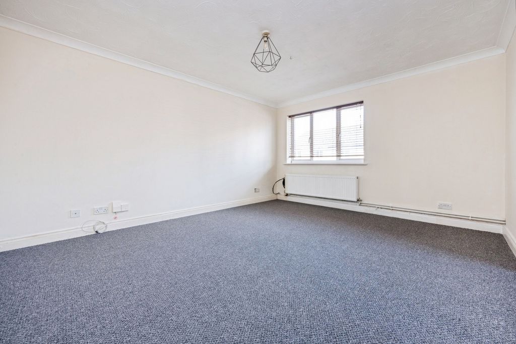 Property photo 3 of 17 Photo