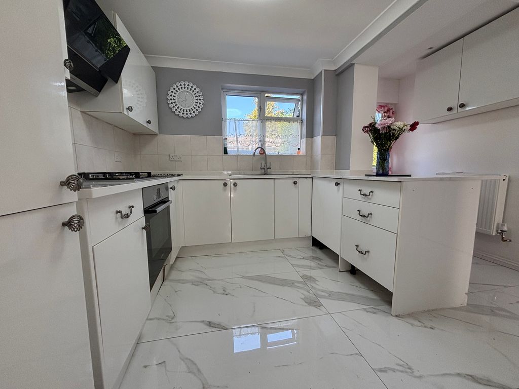 Property photo 1 of 11 Kitchen