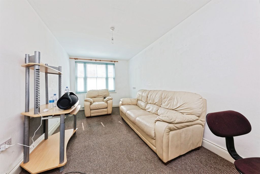 Property photo 3 of 23