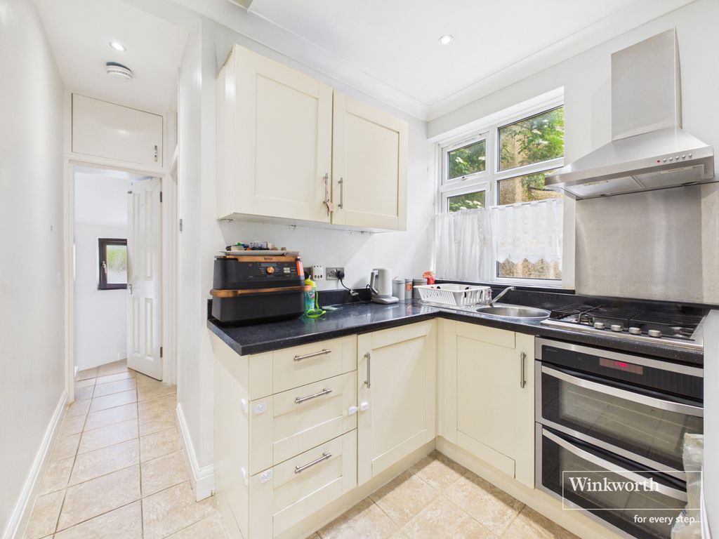 Property photo 3 of 8 Kitchen