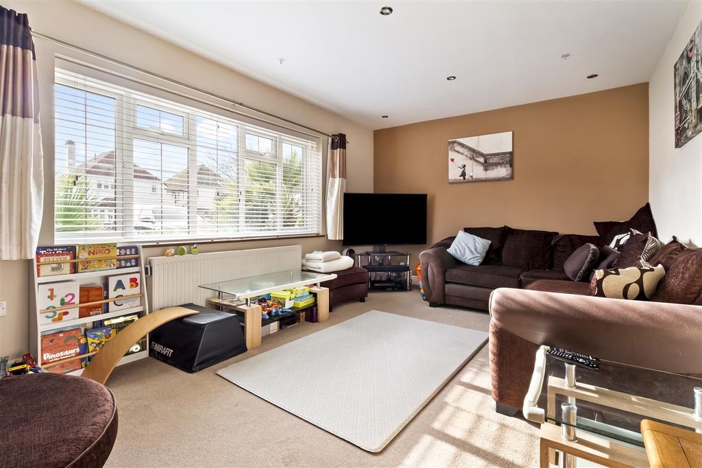 Property photo 2 of 22 15 Drummond Road-003.Jpg