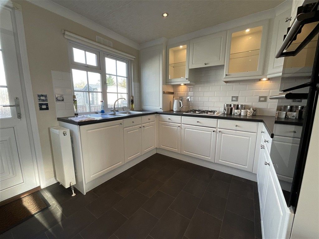 Property photo 2 of 10 Kitchen