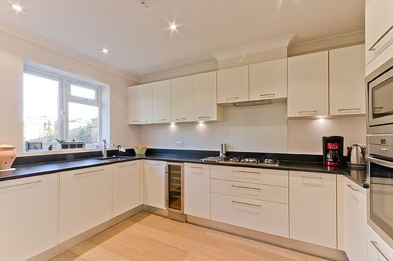 Property photo 3 of 8 Kitchen