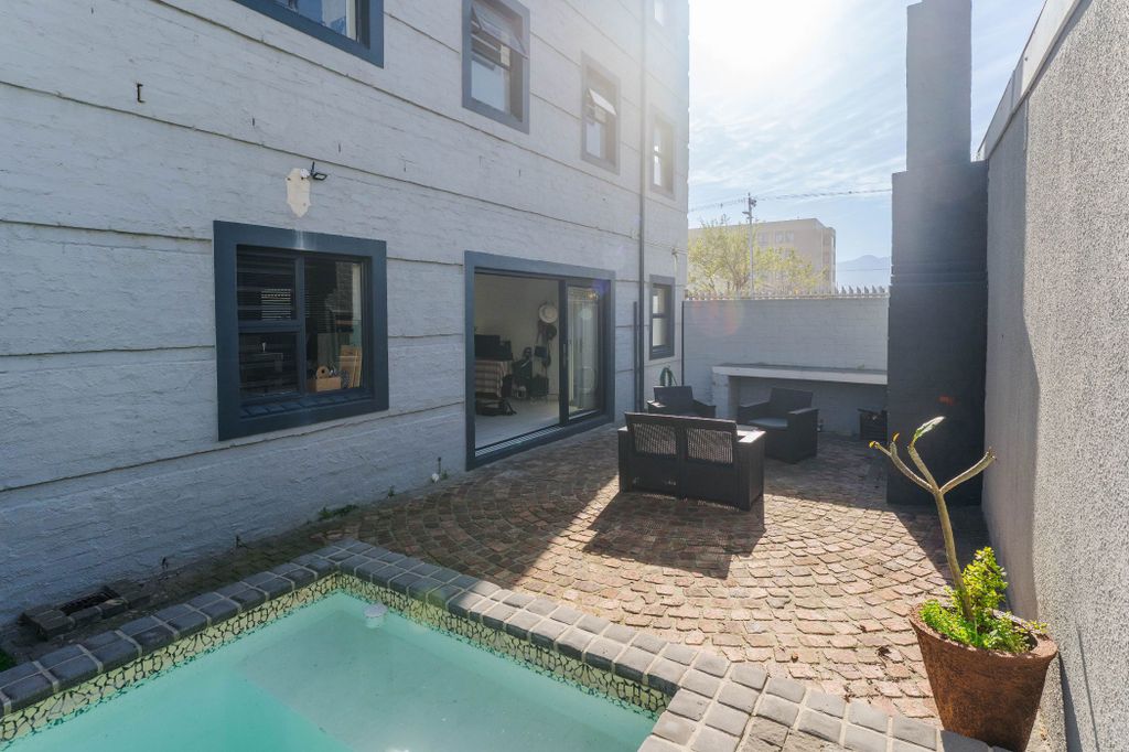 Property photo 2 of 41