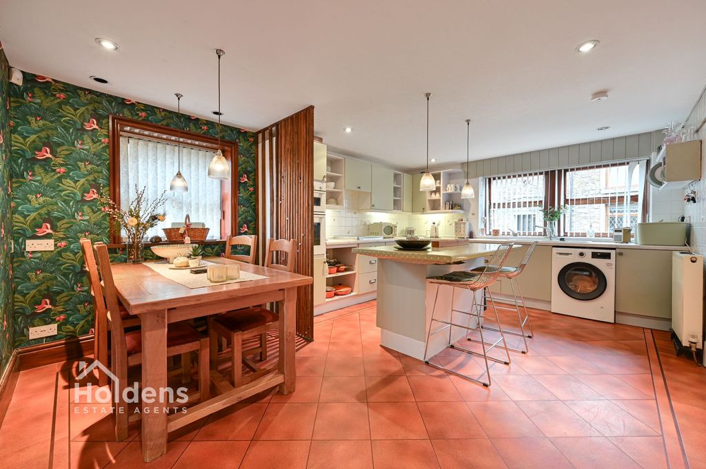 Property photo 2 of 23