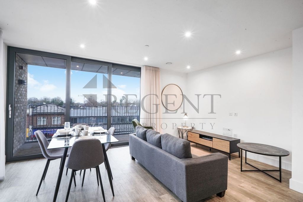 Property photo 2 of 17 Open Plan