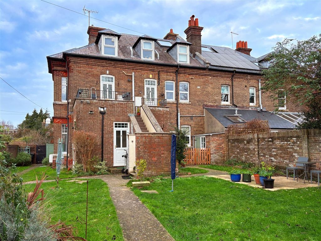 Property photo 2 of 17 2 - Pow Garden.Jpg