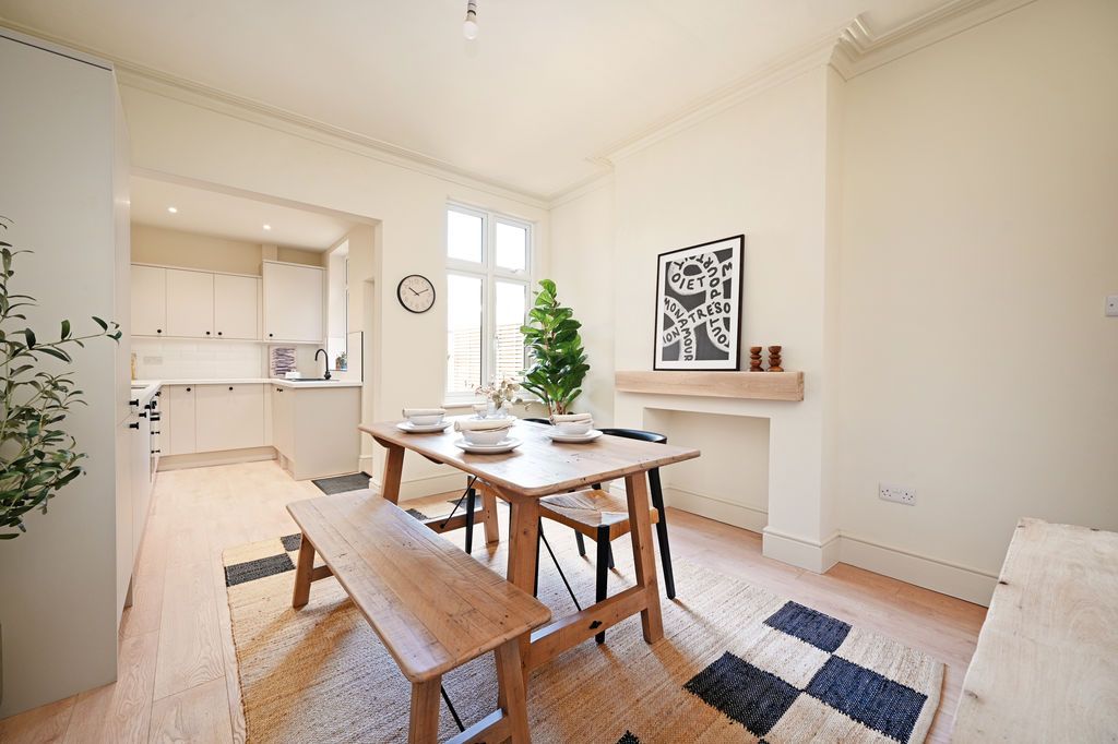 Property photo 2 of 31 Dining Kitchen