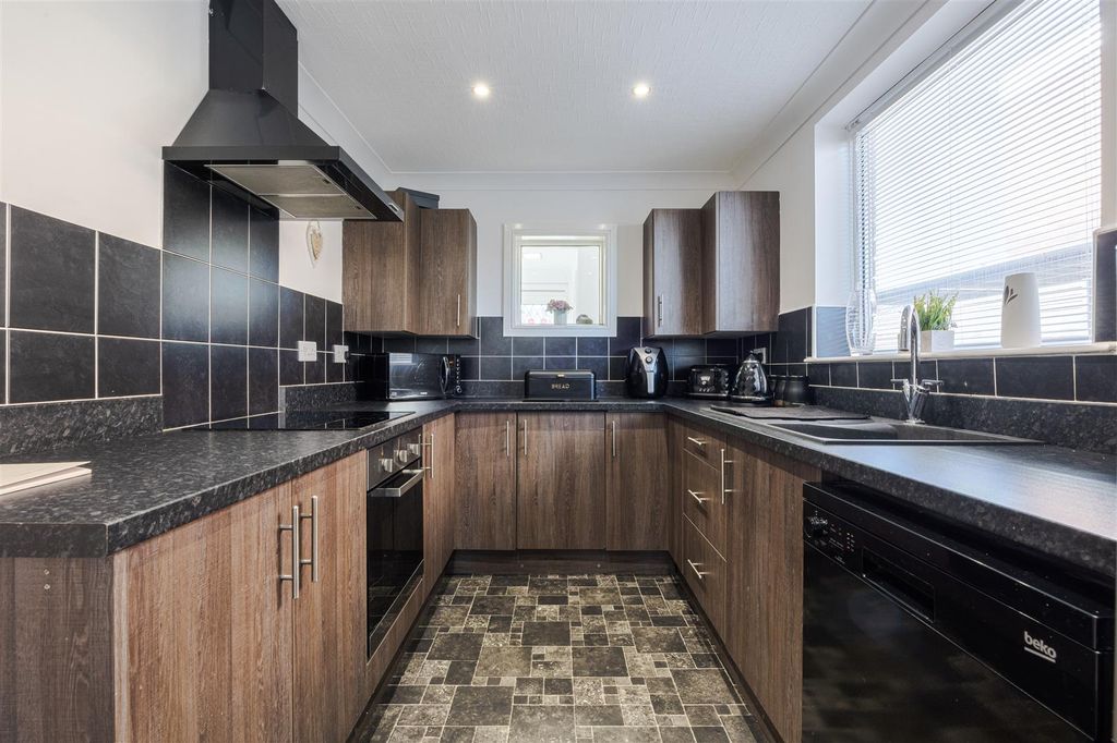 Property photo 2 of 18 Kitchen