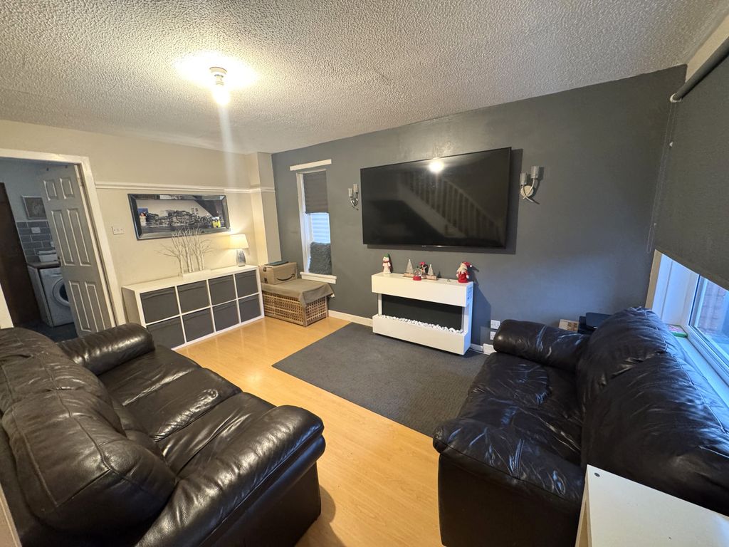 Property photo 3 of 10 3