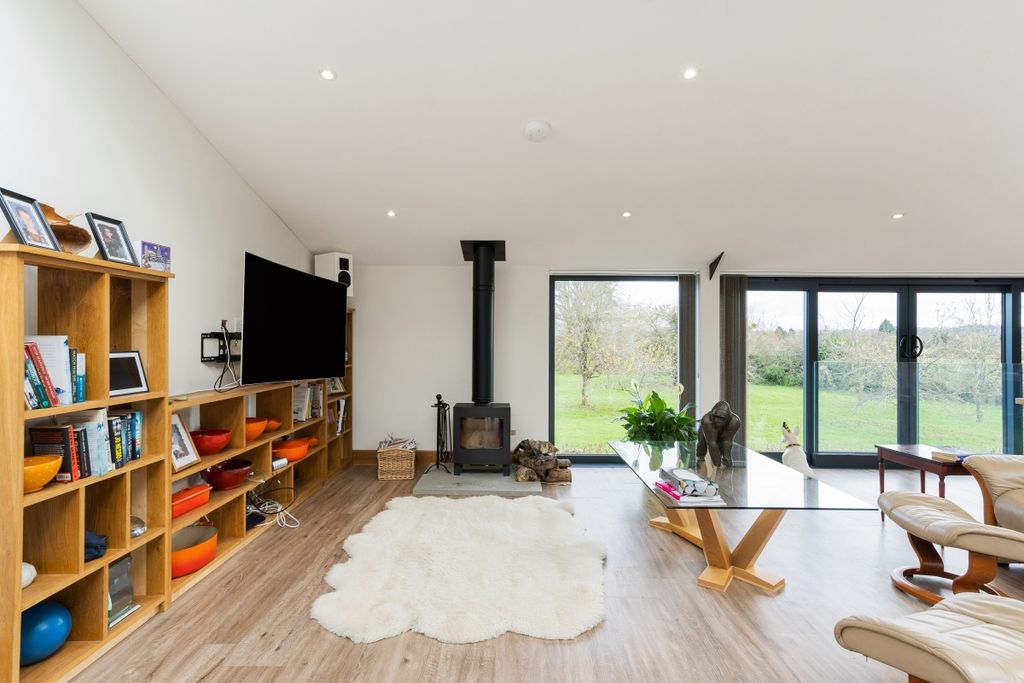 Property photo 3 of 24