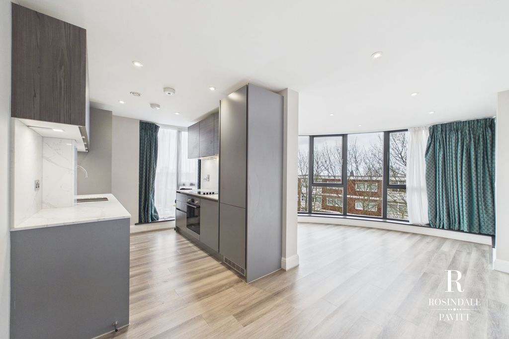 Property photo 2 of 33