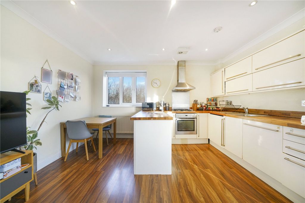 Property photo 2 of 14 Picture No. 04